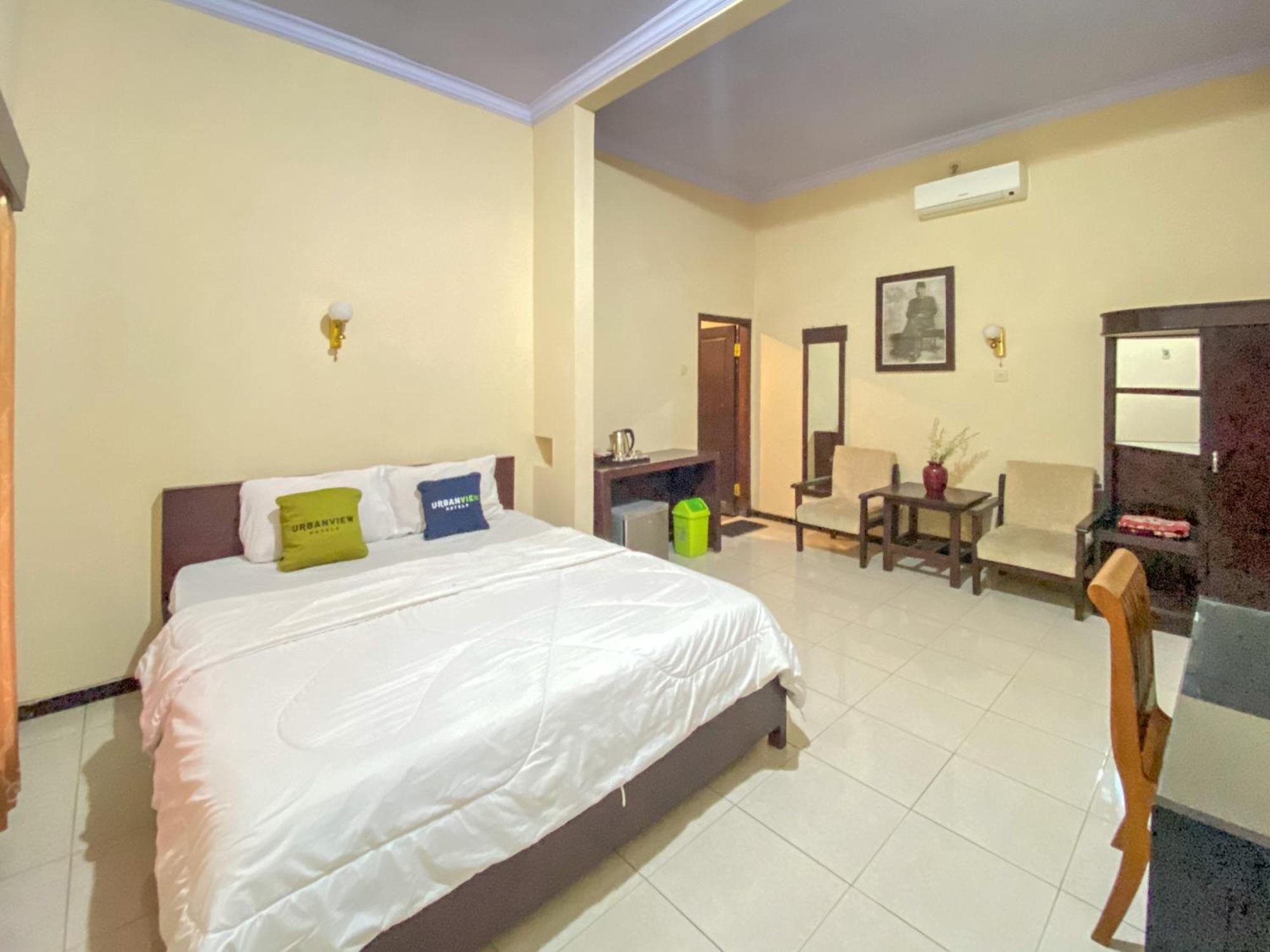 Surya Guest House Urbanview Probolinggo Extérieur photo
