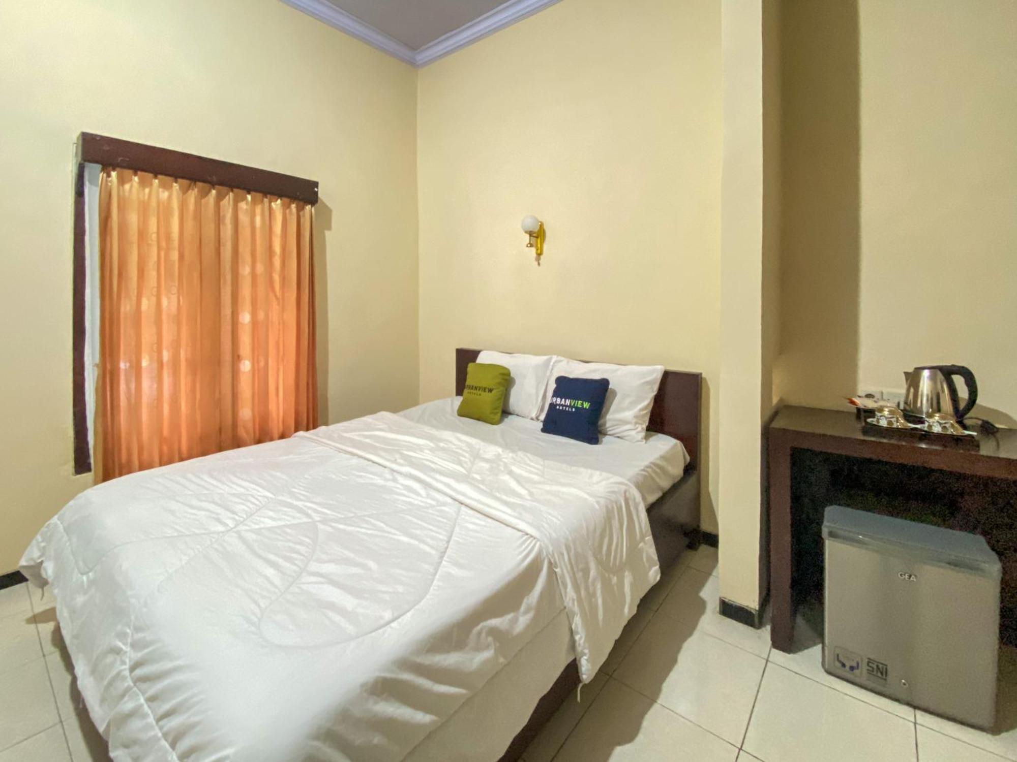 Surya Guest House Urbanview Probolinggo Extérieur photo