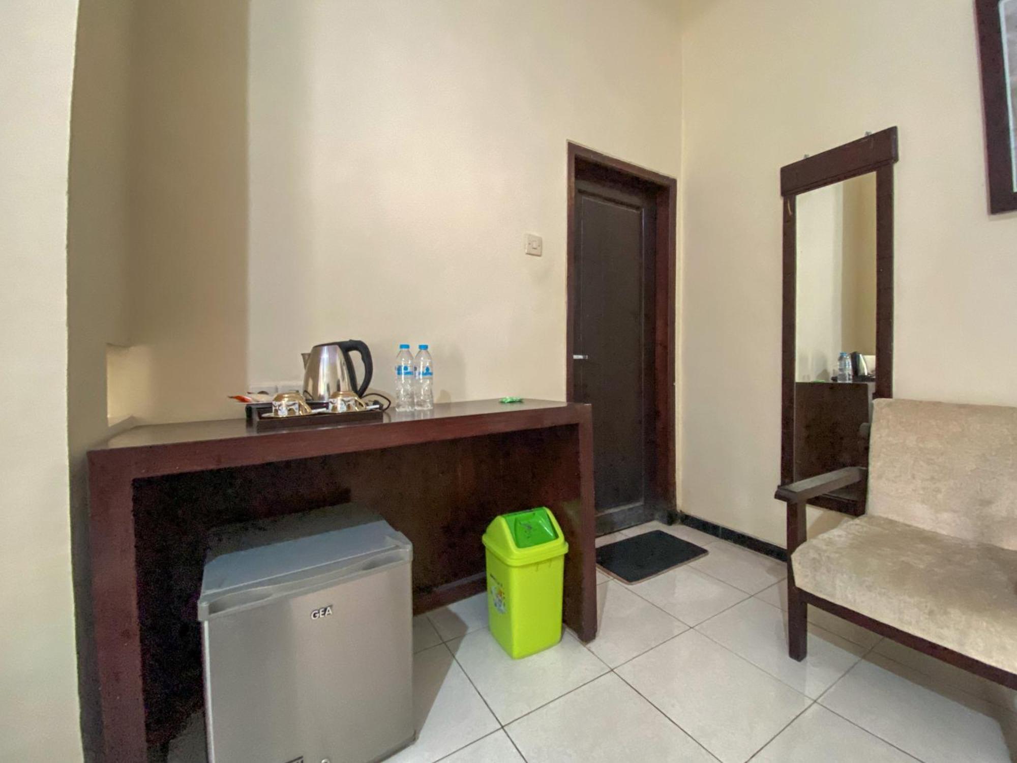 Surya Guest House Urbanview Probolinggo Extérieur photo