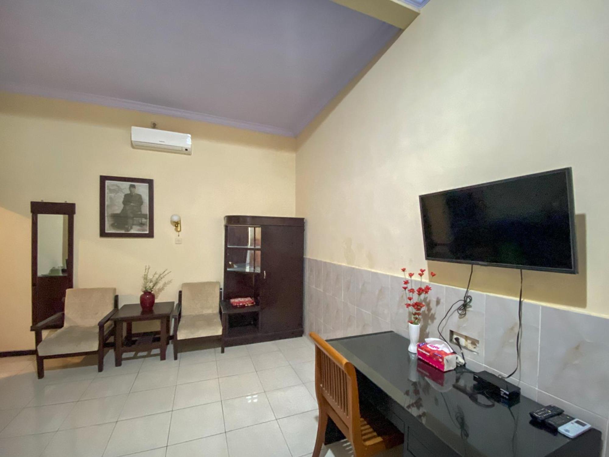 Surya Guest House Urbanview Probolinggo Extérieur photo
