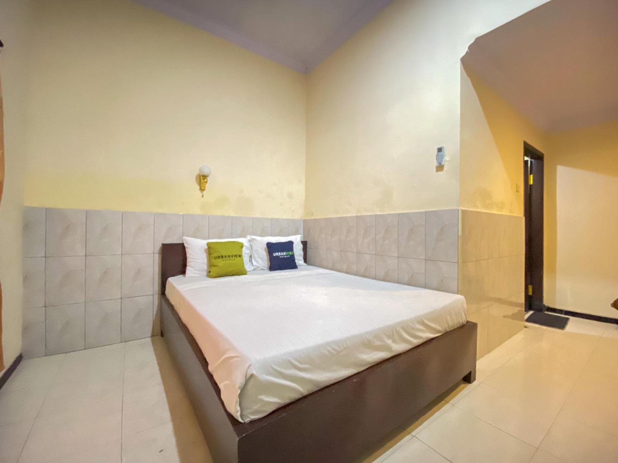 Surya Guest House Urbanview Probolinggo Extérieur photo