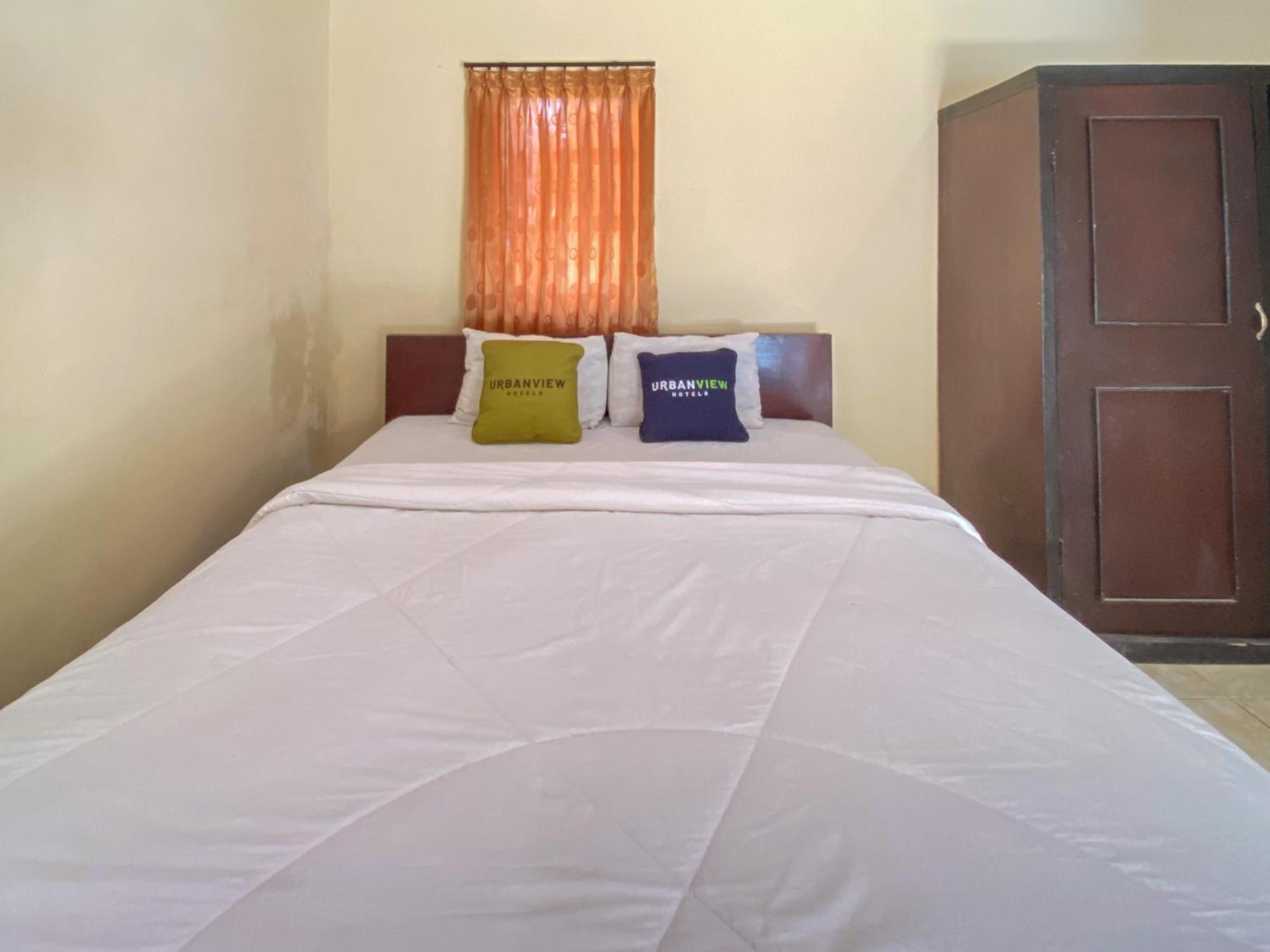 Surya Guest House Urbanview Probolinggo Extérieur photo