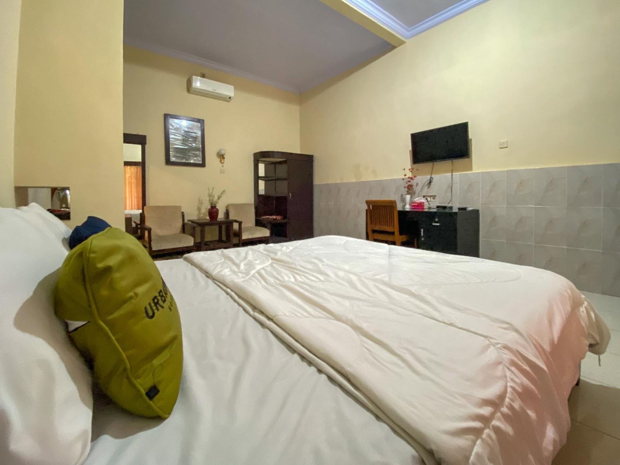 Surya Guest House Urbanview Probolinggo Extérieur photo