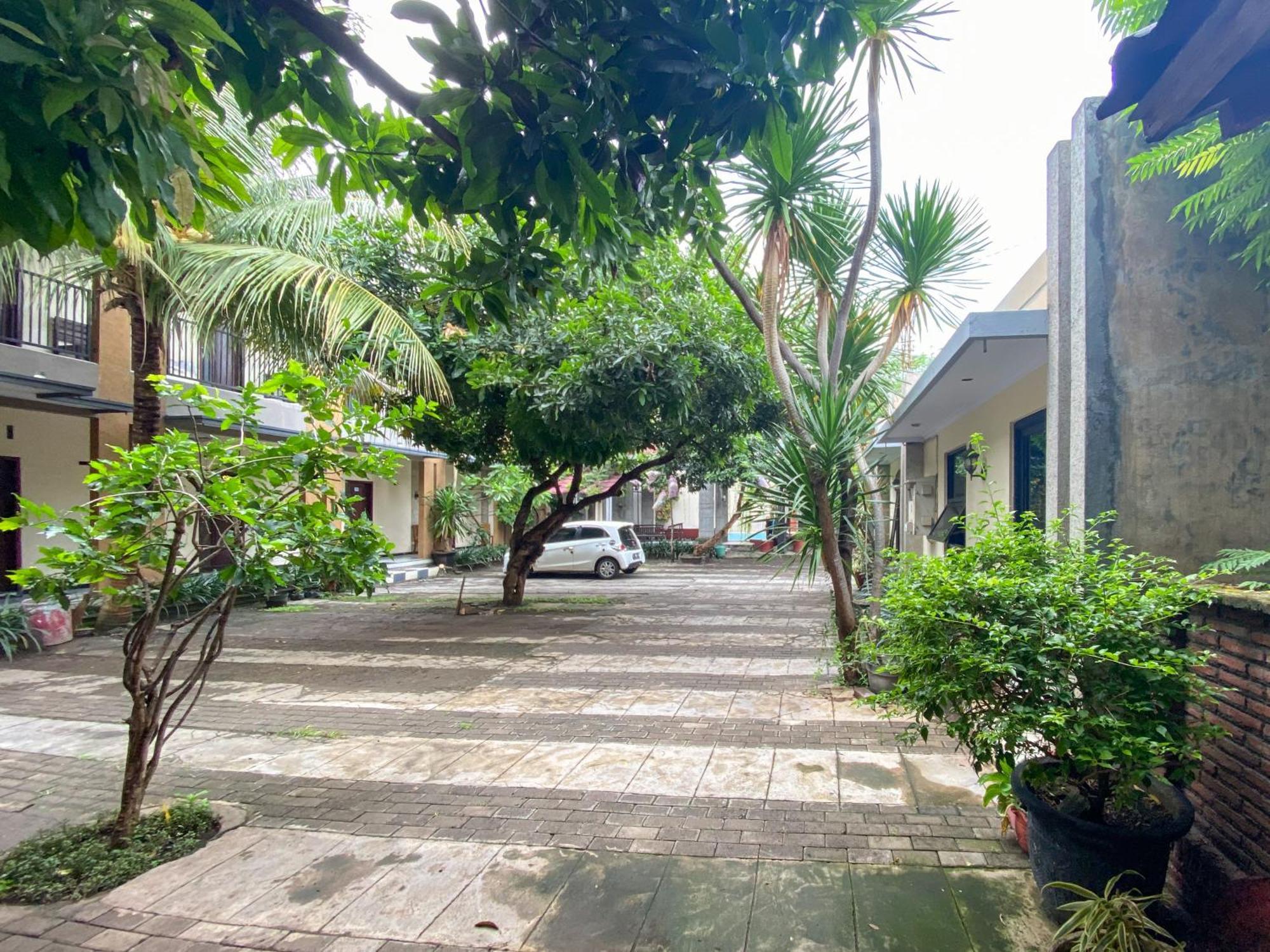 Surya Guest House Urbanview Probolinggo Extérieur photo