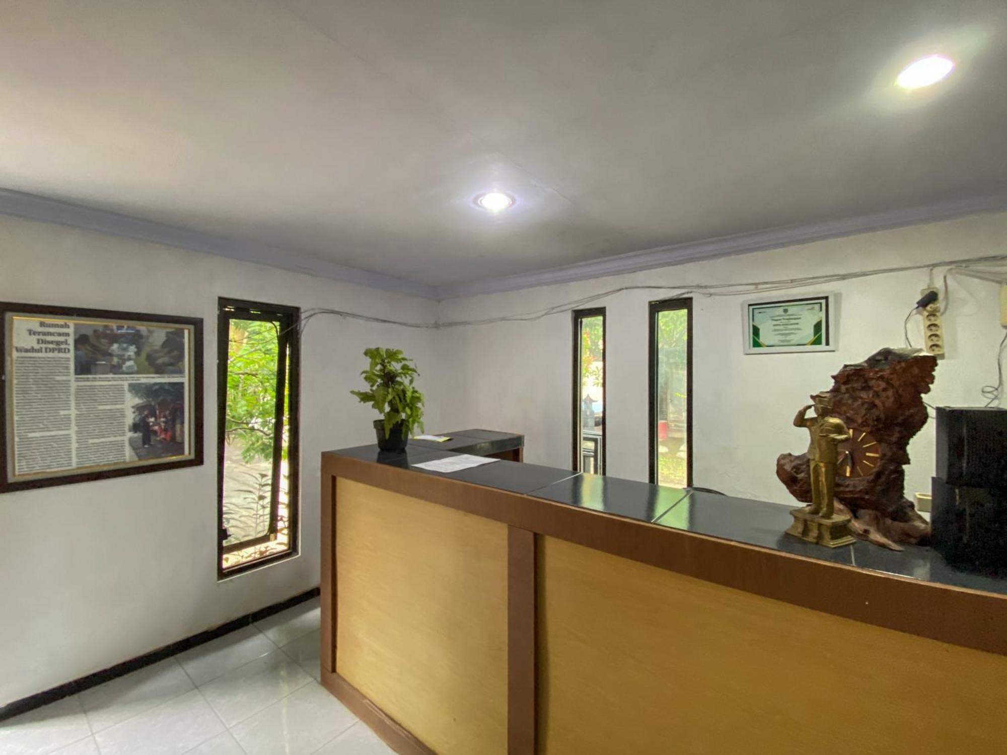 Surya Guest House Urbanview Probolinggo Extérieur photo