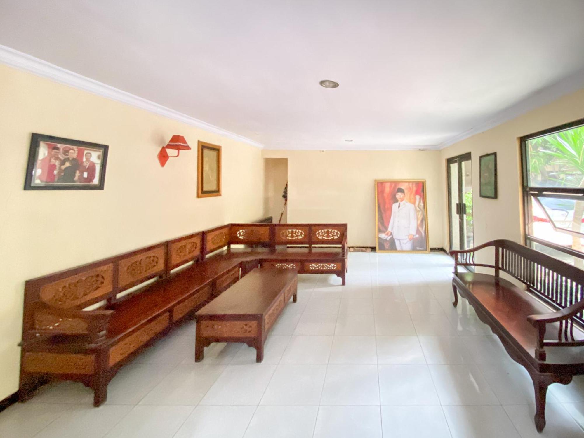 Surya Guest House Urbanview Probolinggo Extérieur photo