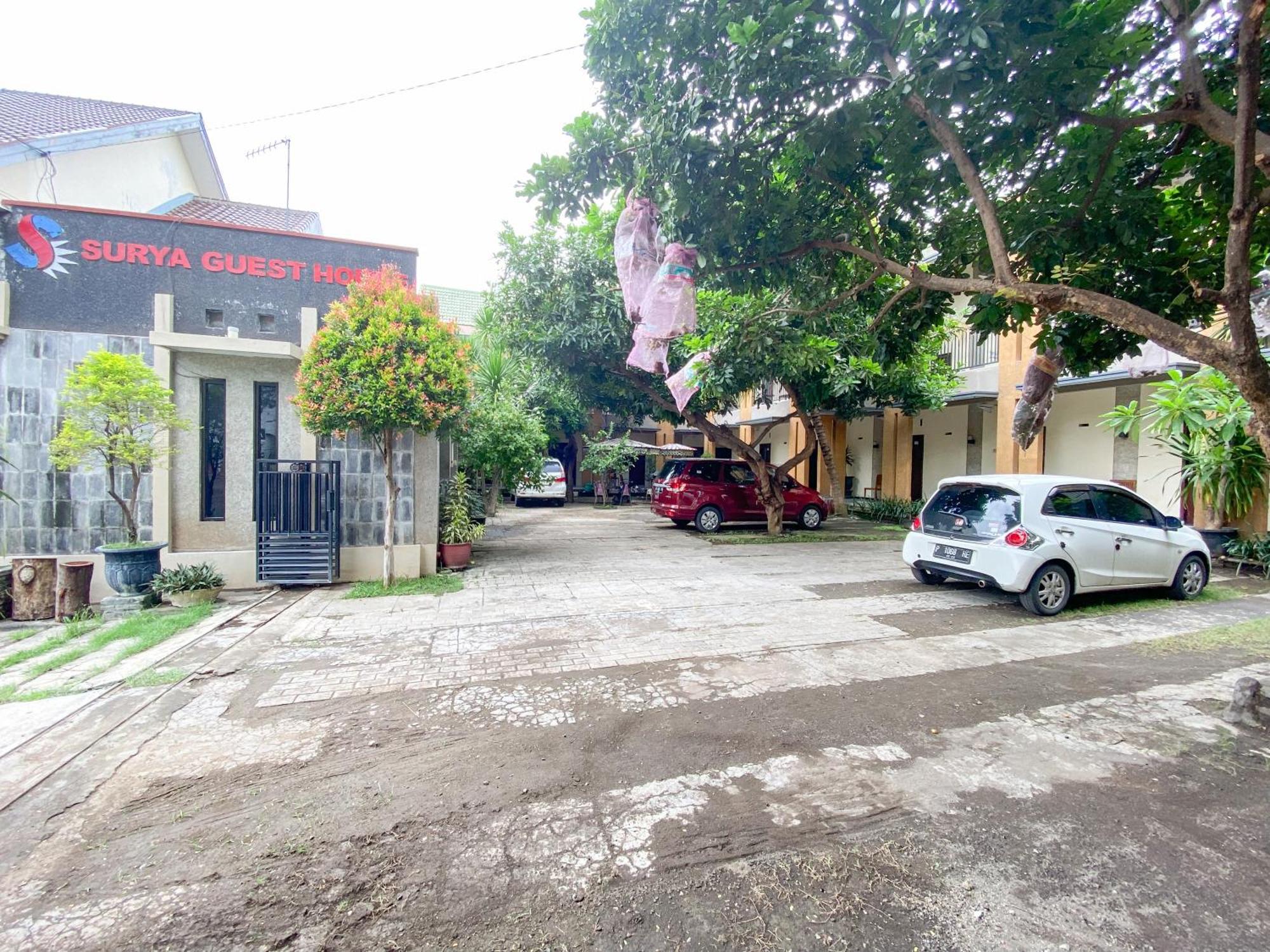 Surya Guest House Urbanview Probolinggo Extérieur photo