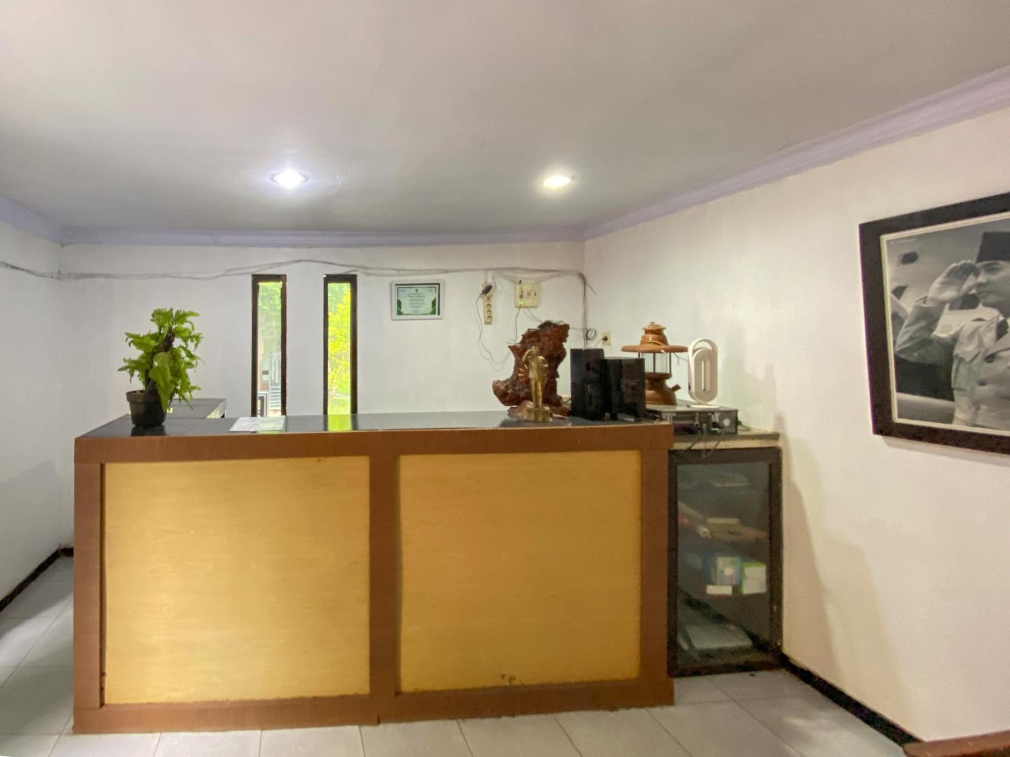 Surya Guest House Urbanview Probolinggo Extérieur photo