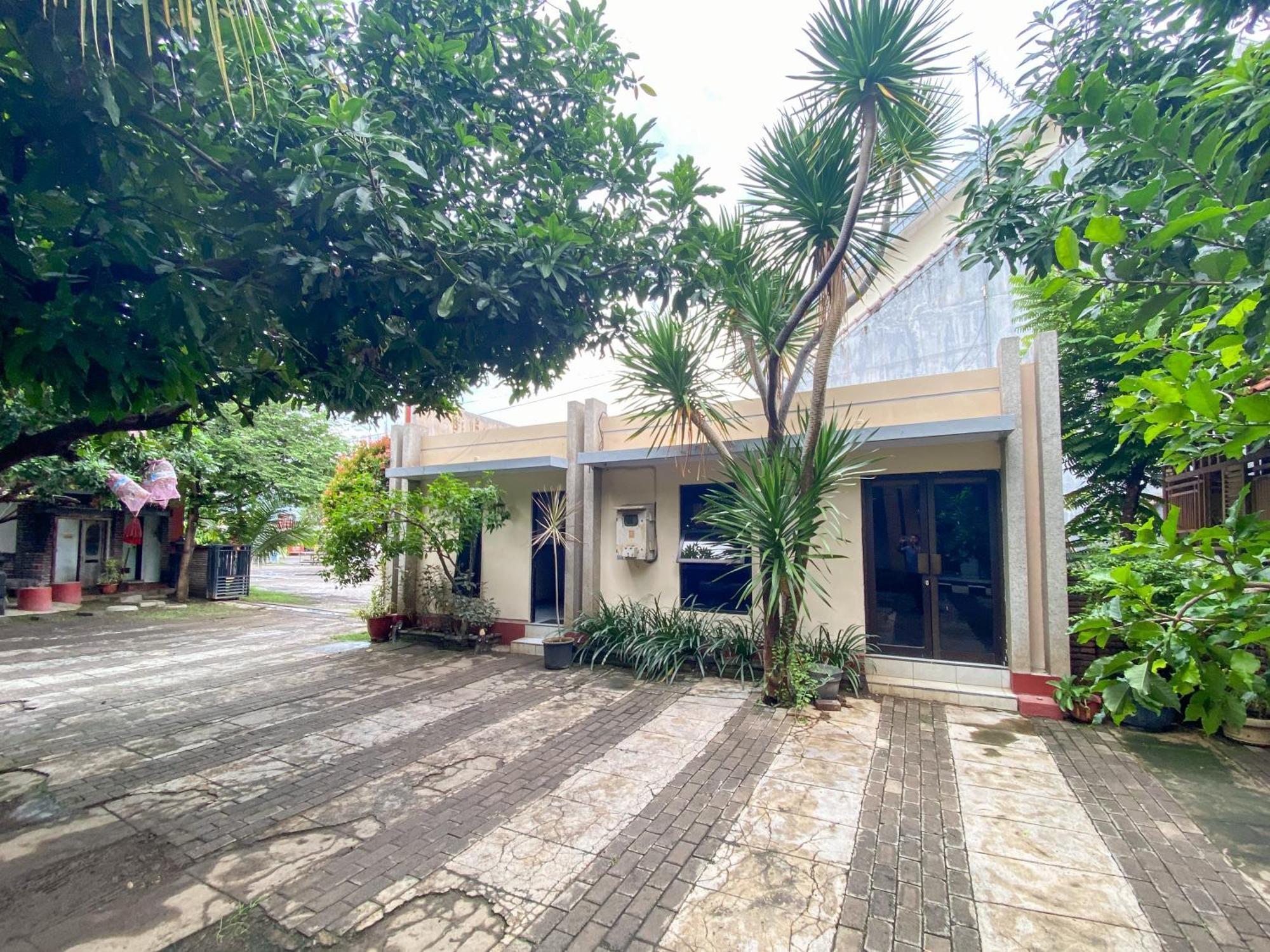 Surya Guest House Urbanview Probolinggo Extérieur photo