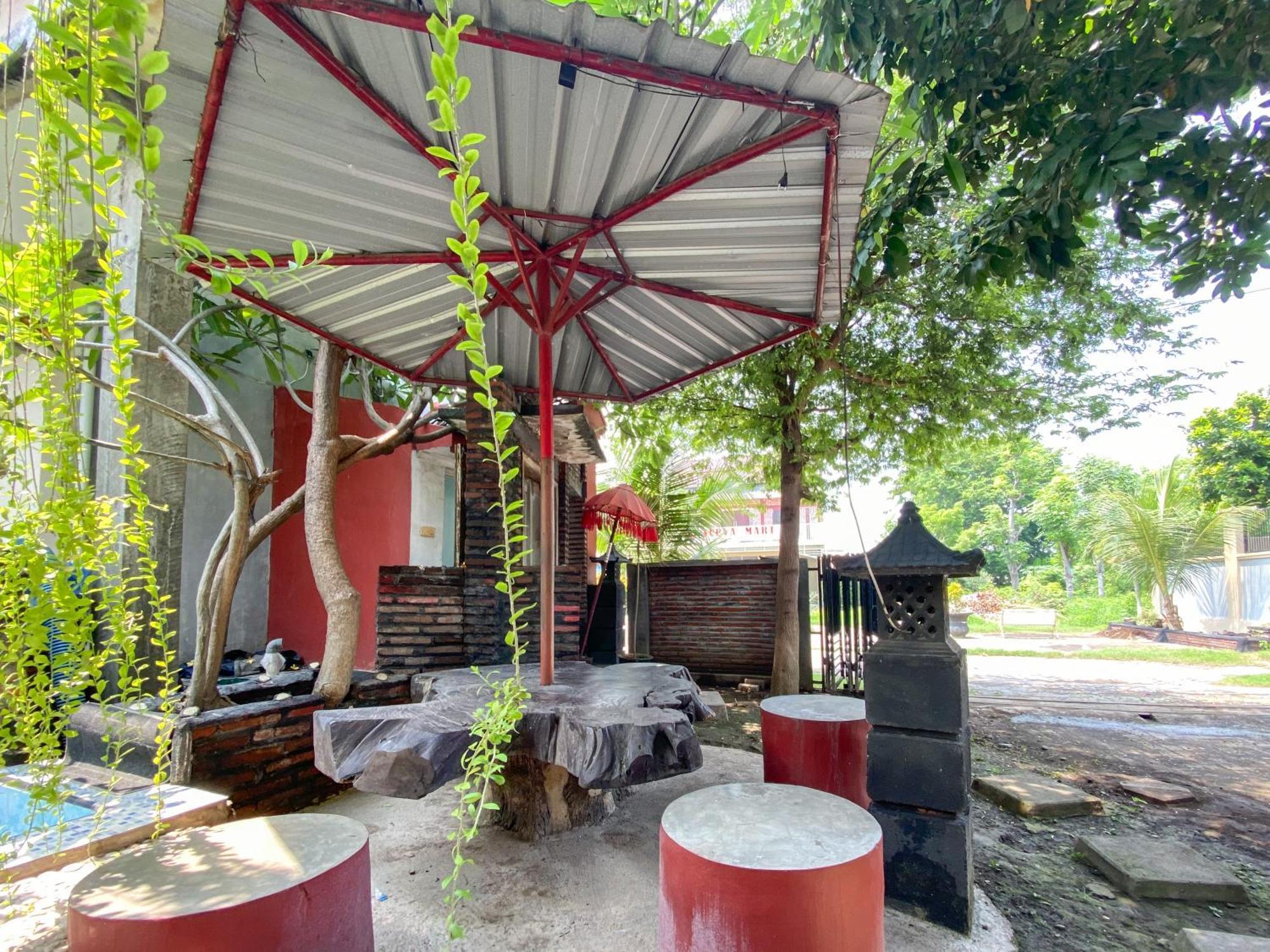 Surya Guest House Urbanview Probolinggo Extérieur photo