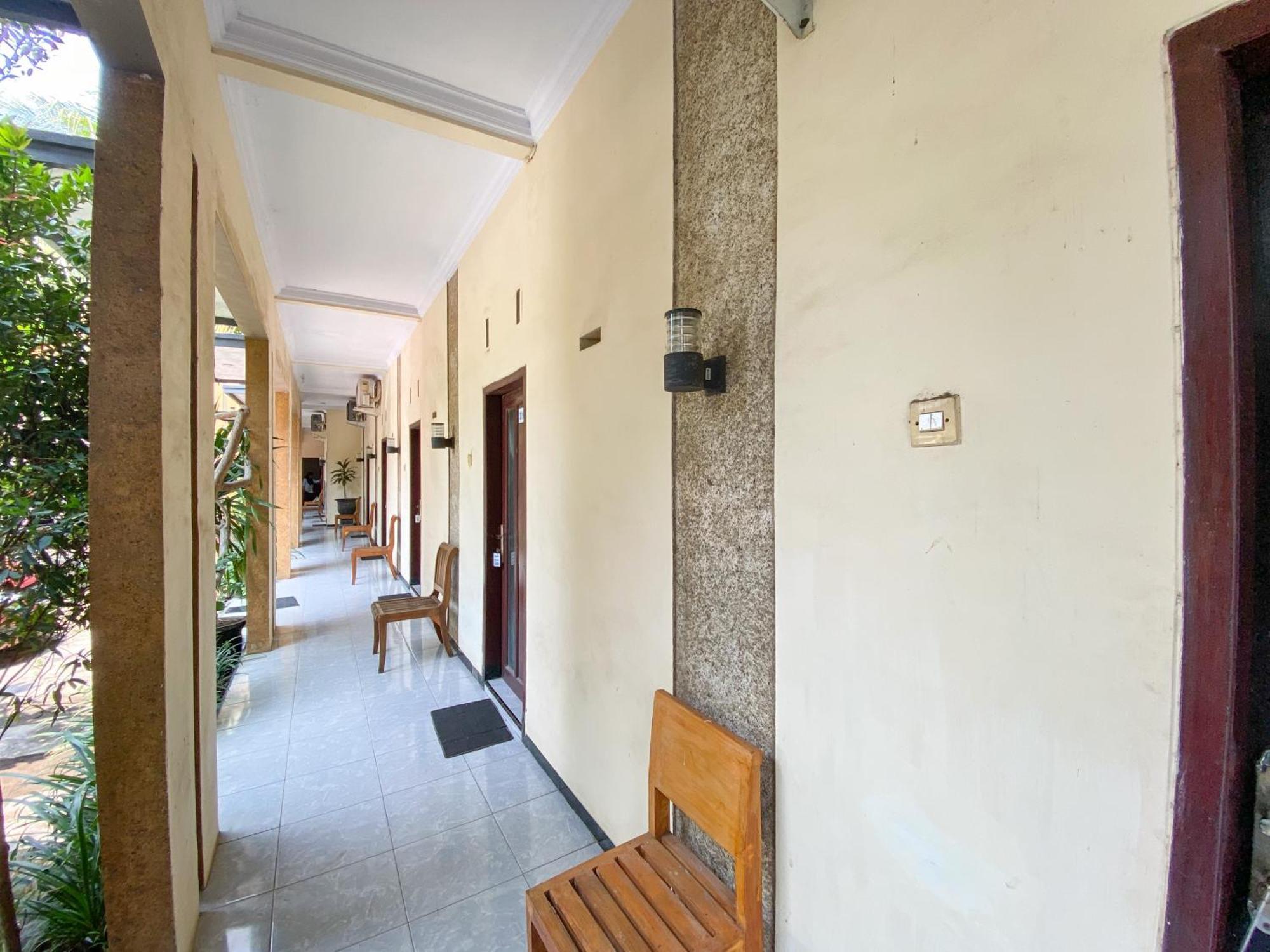 Surya Guest House Urbanview Probolinggo Extérieur photo